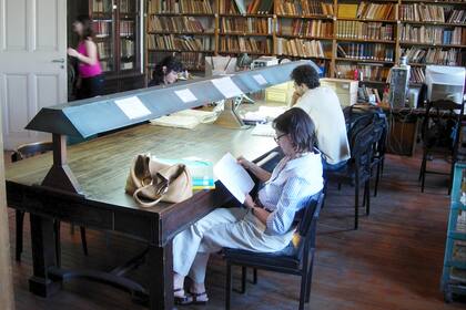 La biblioteca y el archivo del Instituto Ravignani son muy apreciados por los investigadores