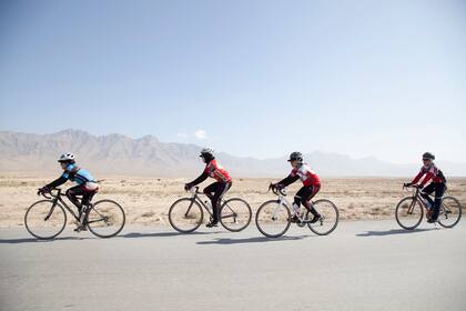 La bicicleta, un vehículo literal y metafórico de libertad para mujeres que buscan un cambio social arriesgando sus propias vidas