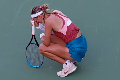 La bielorrusa Victoria Azarenka, muy afectada durante su partido de la segunda ronda de Indian Wells ante la kazaka Elena Rybakina.