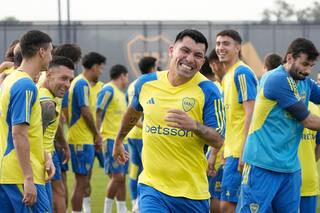 Medel llega (según Riquelme) para ser líder en Boca: del "pichón de Serna" al gran elogio de Maradona