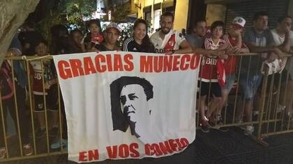 La bienvenida para el Muñeco Gallardo en Mendoza