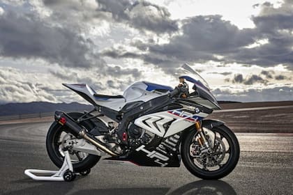 La BMW HP4 es utilizada por muchos pilotos profesionales en las competiciones oficiales de carreras