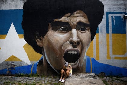La Boca es un museo a cielo abierto de murales de Diego Maradona
