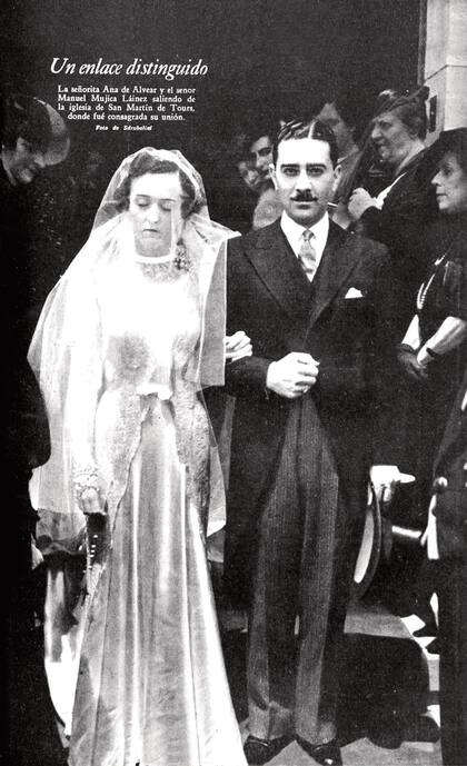 La boda de Ana María de Alvear Ortiz Basualdo y Manuel Mujica Lainez (1936). Foto publicada en Caras y Caretas.