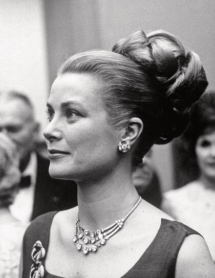 Hacía muchos años que no se veía la espectacular gargantilla de Cartier con tres hilos de diamantes que perteneció a la princesa Grace