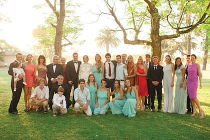 La boda de Tomás, el hijo de Andrea Frigerio, fue muy cálida y romántica