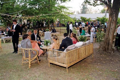 La boda se celebró en Espacio Mendoza, en Maschwitz. Tanto la bendición como la recepción fueron al aire libre, mientras que la fiesta se hizo en un salón cerrado.