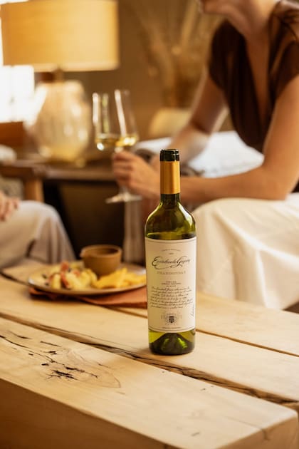 La Bodega Escorihuela Gascón estará acompañando con sus vinos esta cuarta edición de Experiencia Living "Remeros Beach 2026".