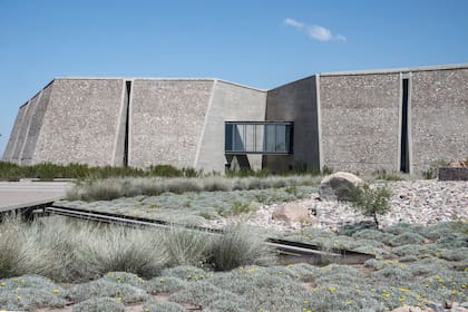 La Bodega Piedra Infinita, ganadora tres veces consecutivas como mejor bodega y diseño paisajístico del mundo.