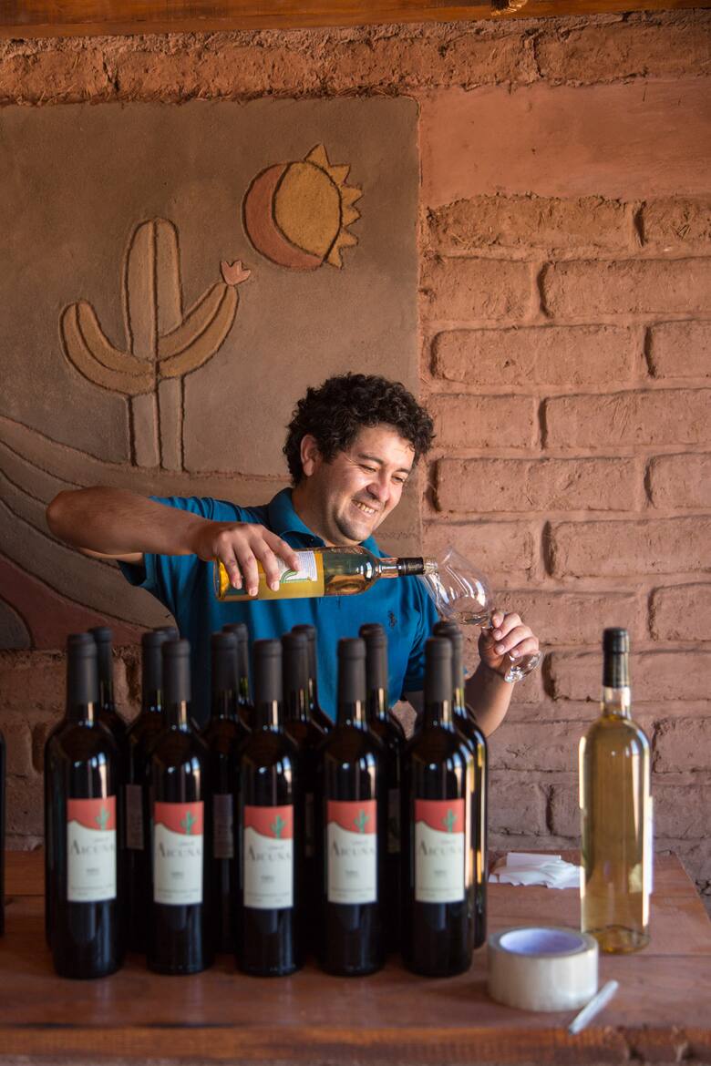 Doña Nelly: la mujer que transformó Aicuña con empanadas y vino casero