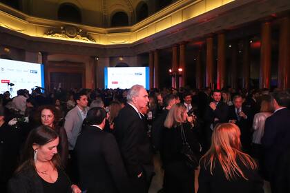 La Bolsa de Comercio de Buenos Aires se transformó en salón de gala por una noche
