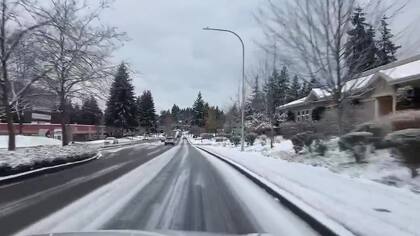 La bomba ciclónica que azota EE.UU. mantiene congeladas las carreteras en el estado de Washington