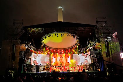 La Bomba de Tiempo tocando en el Obelisco para miles y miles de personas en 2010