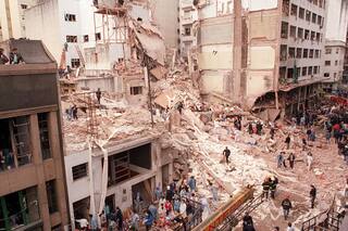 Los atentados terroristas, dos manchas indelebles de la década menemista