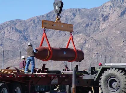 La bomba rompe-búnkeres durante los ensayos en White Sands. Foto: Departamento de Defensa.