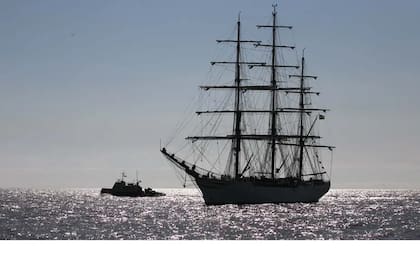 La botadura de la Fragata Libertad data de 1956. En 1963 empezó a utilizarse como nave de instrucción. Fue diseñada y construida por argentinos.