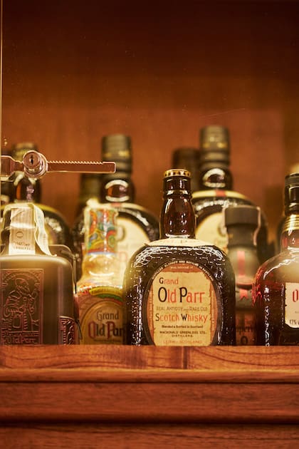 La botella de Old Parr de su padre, la primera botella de la colección
