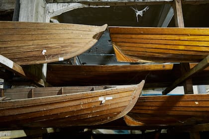 La botería del Club de Regatas La Marina, donde los botes de madera esperan nuevas regatas y días de río