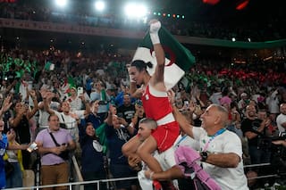 Tras la polémica por su género y la coronación olímpica, Imane Khelif se apoya en Francia para el boxeo profesional