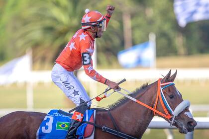 La brasileña Queen of Clubs se adueñó del Gran Premio Ciudad de Montevideo (G1), donde las yeguas argentinas fallaron.