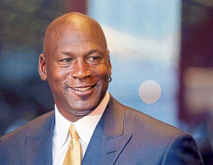 Michael Jordan: El mejor jugador de la historia siempre se caracterizó por su capacidad para saber comercializar su imagen y su marca Jordan, asociado con Nike, se transformó en una de las más reconocidas a nivel mundial y acaba de cerrar un acuerdo para vestir al Paris Saint Germain