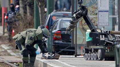 La brigada antiexplosivos revisa un elemento sospechoso en Bruselas