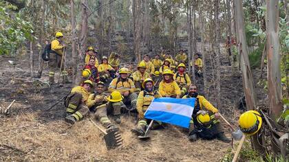 La Brigada Mapuche de la Fundación Tierras Patagónicas combatiendo incendios y capacitándose en Chile