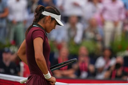 La británica Emma Raducanu saltó a la fama mundial al ganar el US Open 2021 con 18 años, pero desde entonces sufrió distintos problemas en su carrera