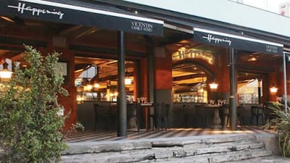 La bruschetta de entrada de Happening Costanera es una gran variante con gravlax de salmón