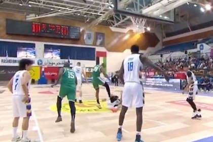 La brutal agresión de Romero a un rival, Nick Demusis, alero del Zamboanga Valientes