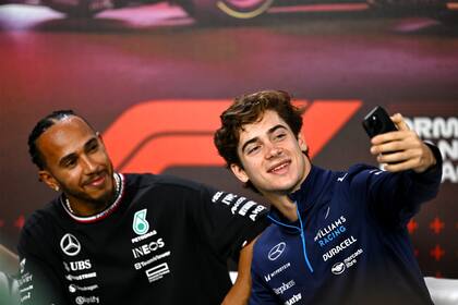 La buena onda entre Lewis Hamilton y Franco Colapinto comenzó a mediados de 2024, cuando el argentino corría para Williams y el británico para Mercedes