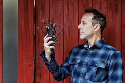 “La búsqueda creativa siempre pasa por jugar”, dice el ilustrador