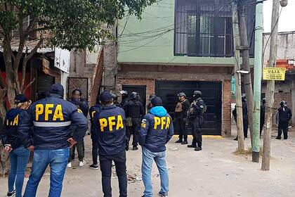 La búsqueda de Dumbo y sus cómplices derivó en allanamientos en la villa 1-11-14