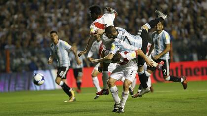 Benedetto en el 0-0 contra Perú en La Bombonera por la eliminatoria para Rusia 2018, su único encuentro completo en el seleccionado argentino.