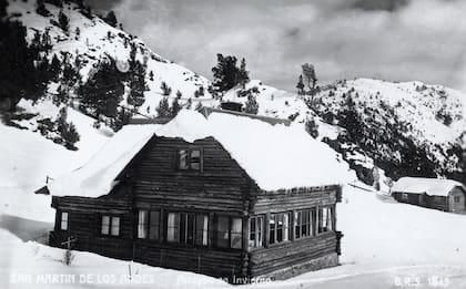La cabaña luego de una gran nevada.