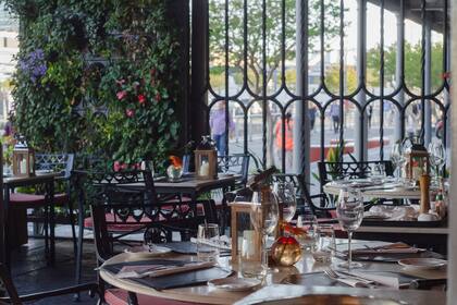 La Cabaña ofrece carnes de excelencia con vistas a los diques de Puerto Madero.
