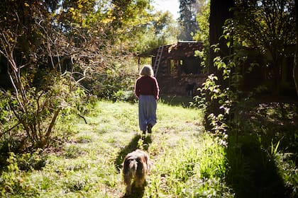 "La cabeza es el enemigo de lo creativo", dice la artista que sale de viaje en cada composición