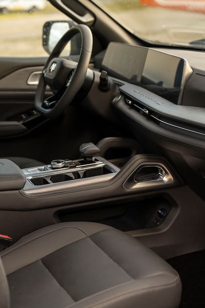 La cabina de la nueva Ram Dakota combina cuero, materiales suaves al tacto y un diseño que pone al conductor en el centro de la experiencia.