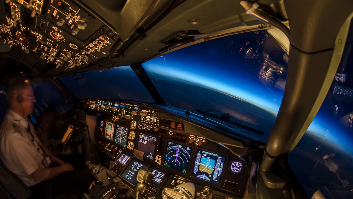 Ele se passou por piloto e voou de graça durante anos. o caso de um canadense fraudado por três companhias aéreas.