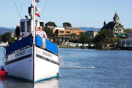 La cabina del Madaket mide entre 1,65 y 1,70 metros de altura y una barra de bambú ocupa el centro