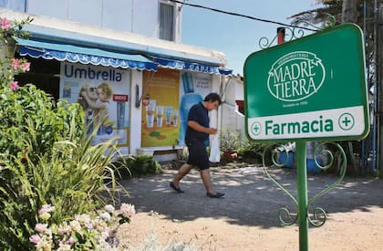 La Cabina es la única farmacia que vende cannabis en Maldonado