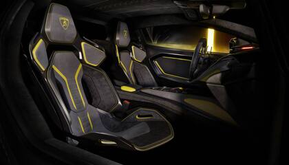 La cabina se inspira en la filosofía de Lamborghini de "Siéntete como un piloto"