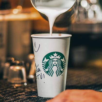 La cadena de café más popular del mundo cuenta con muchísimos locales en Argentina.