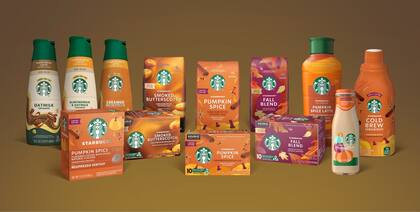 La cadena de café se prepara para traer de vuelta sus opciones de temporada este otoño, como el Starbucks Iced Espresso Pumpkin Spice Latte