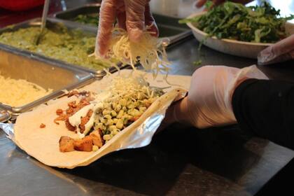 La cadena de comida mexicana ofrece trabajo para los jóvenes por "temporada de burritos"