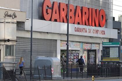 La cadena de electrodomésticos Garbarino es otra de las empresas que se vendió a un empresario nacional, como Carlos Rosales