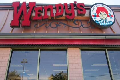 La cadena enfrenta una fuerte caída de ventas y tráfico en sus restaurantes