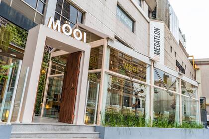 La cadena Möoi eligió a Alto Palermo para abrir su restaurante número catorce; seguridad y estacionamiento son los principales atractivos que ofrecen los centros comerciales