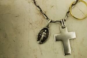 La cadena que llevaba puesta José, el día del accidente