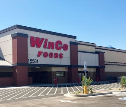 La cadena WinCo Foods compite con otras tiendas por sus bajos precios